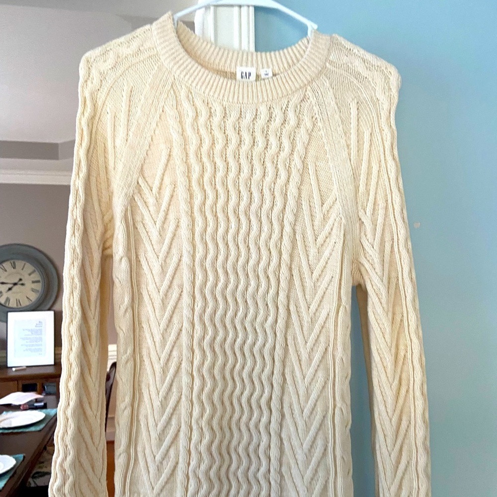 Ladies Gap cream sweater! Size small.